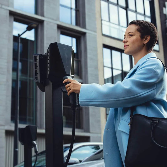 Alles over elektrisch rijden: laadpalen, mobiele laders en laadkabels voor jouw EV
