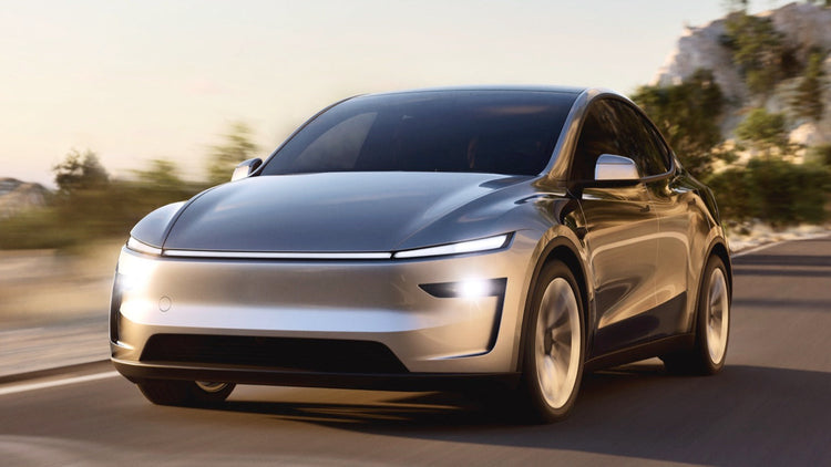 Tesla Model 3 aangesloten op laadpaal met type 2 kabel
