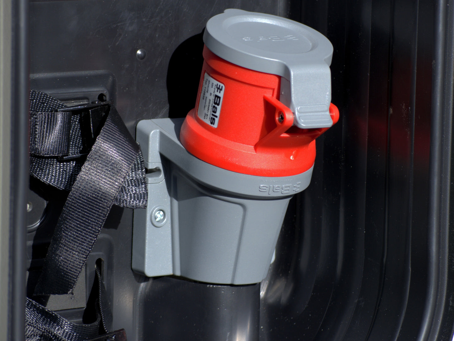 EVShield® ThunderCord CEE-Rood (22kW) Voordeelbundel – Complete Oplaadoplossing met Voordeelprijs! - BlackCharge Blanco (magnelis®) / Zwart