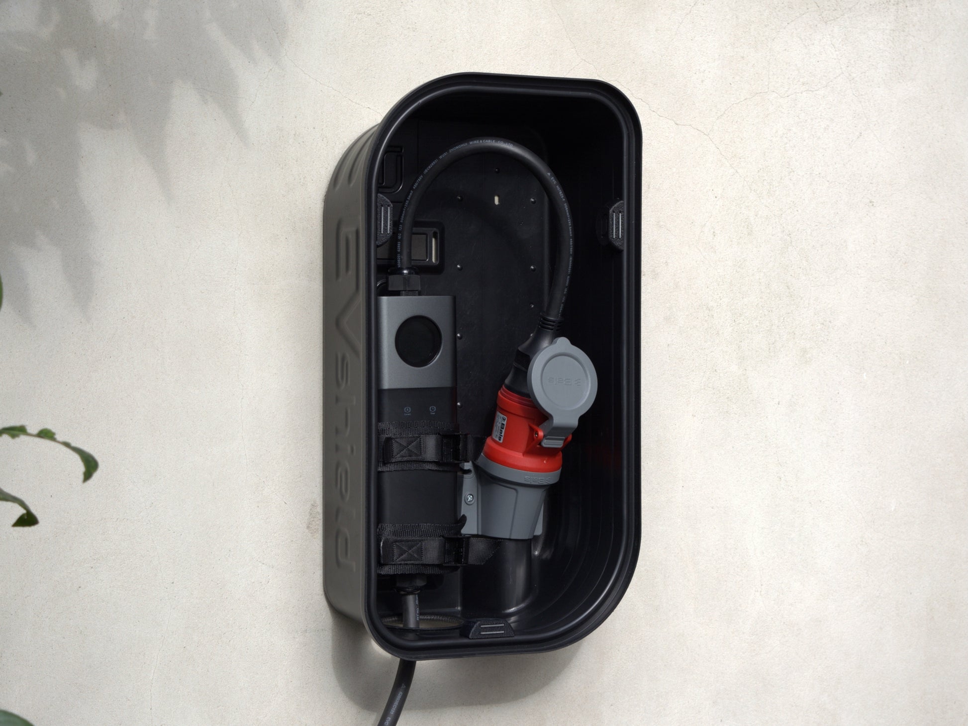 EVshield® PLUS – De Stijlvolle Vaste Laadoplossing voor Krachtstroom Thuisladers