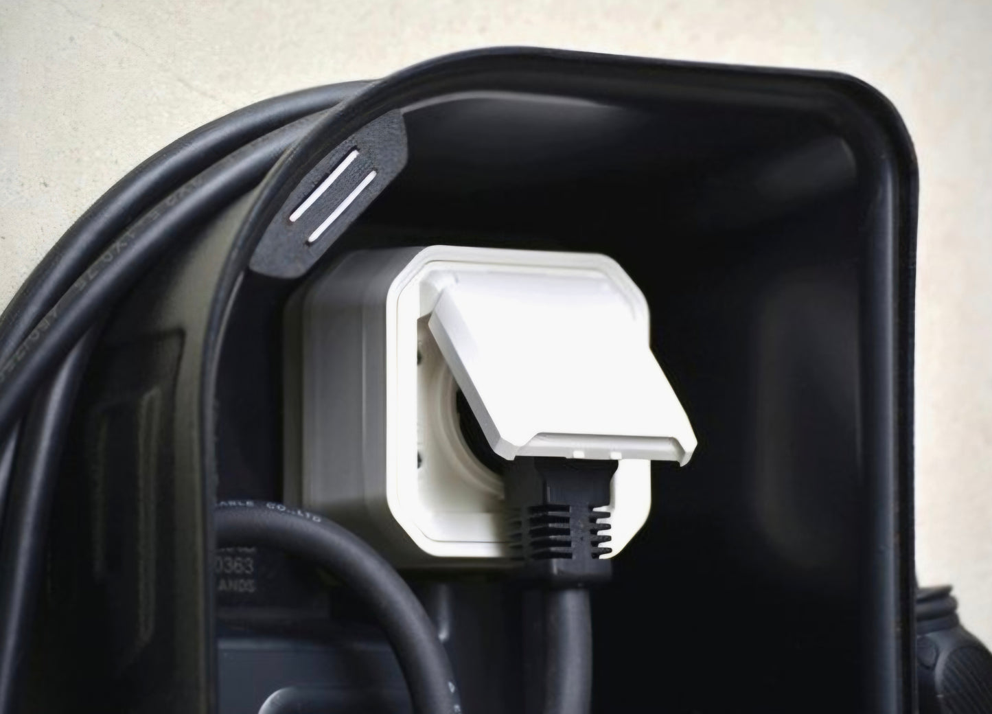 EVshield® Original - Transformeer je mobiele laadkabel in een vaste laadoplossing voor elektrische auto's - BlackCharge 