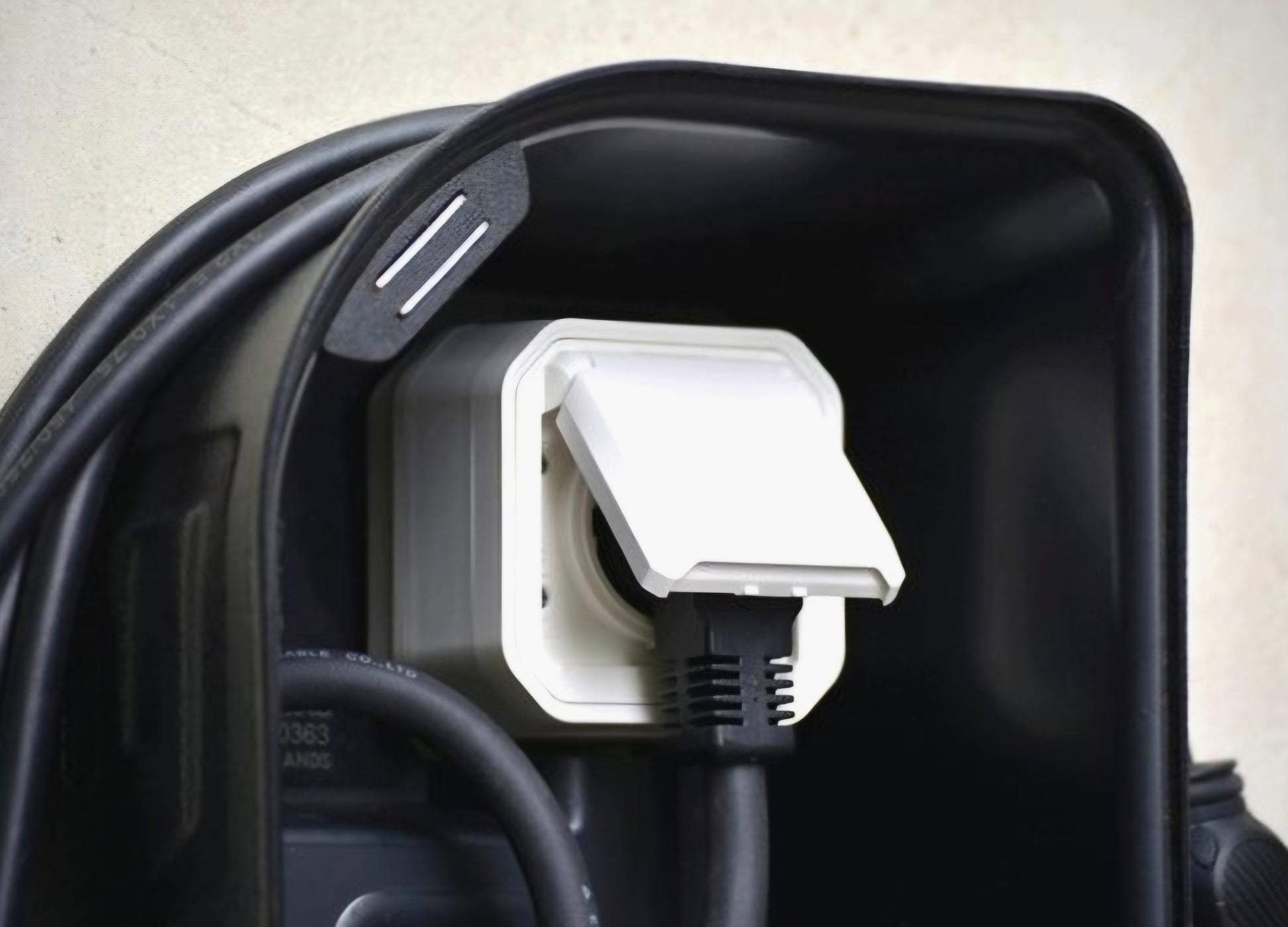 EVshield® Original - Transformeer je mobiele laadkabel in een vaste laadoplossing voor elektrische auto's - BlackCharge 