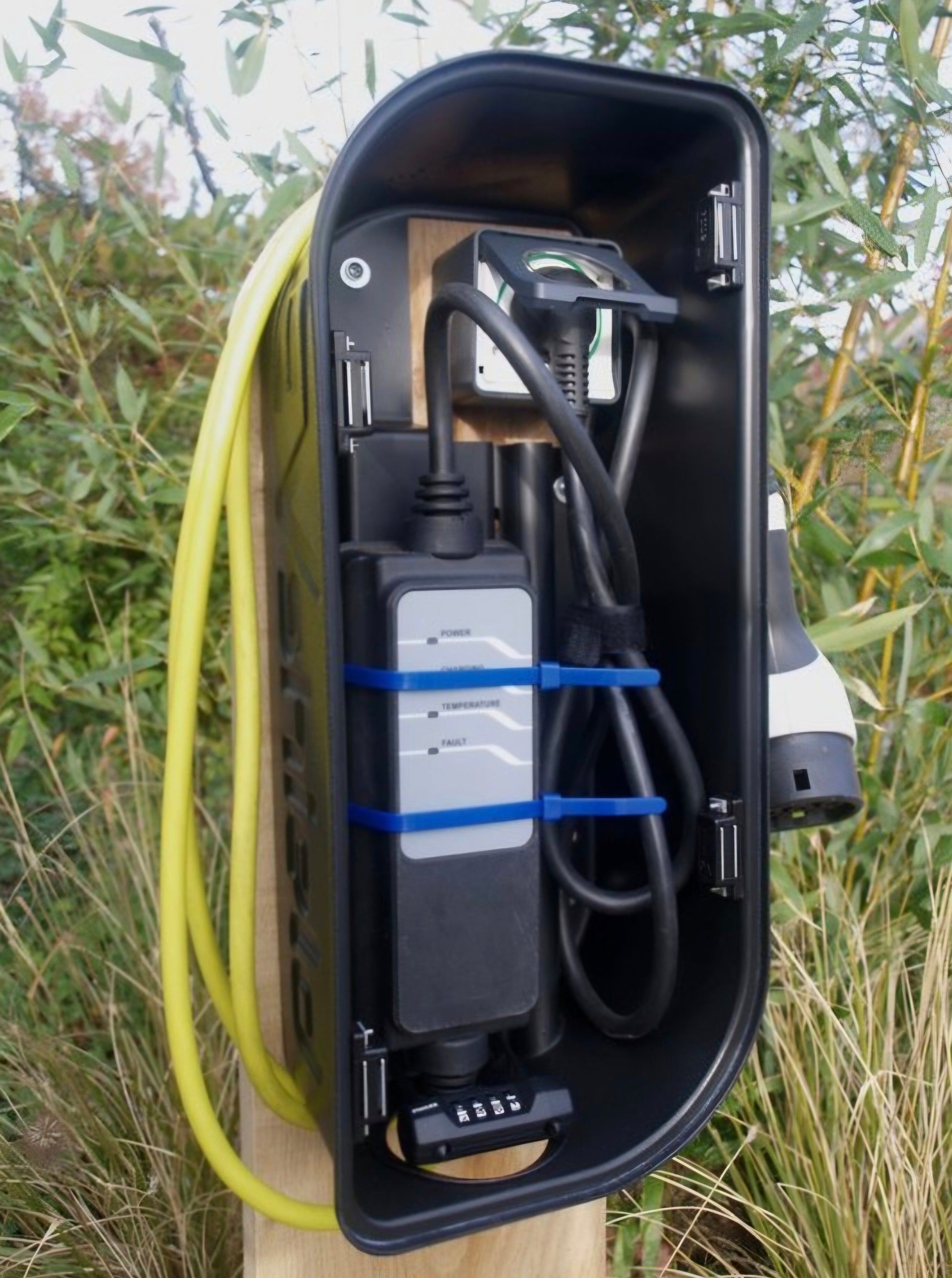 EVshield® Original - Transformeer je mobiele laadkabel in een vaste laadoplossing voor elektrische auto's - BlackCharge 